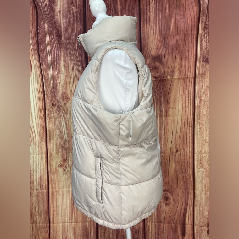 Old navy very light nude pink puffer Vest Women’s size M - Picture 4 of 16
